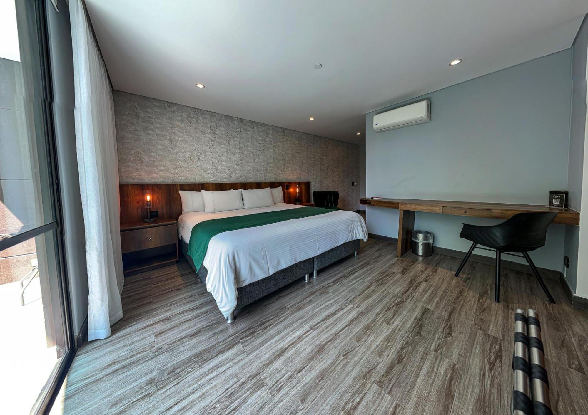 Cafe Hotel Medellin Bilik gambar